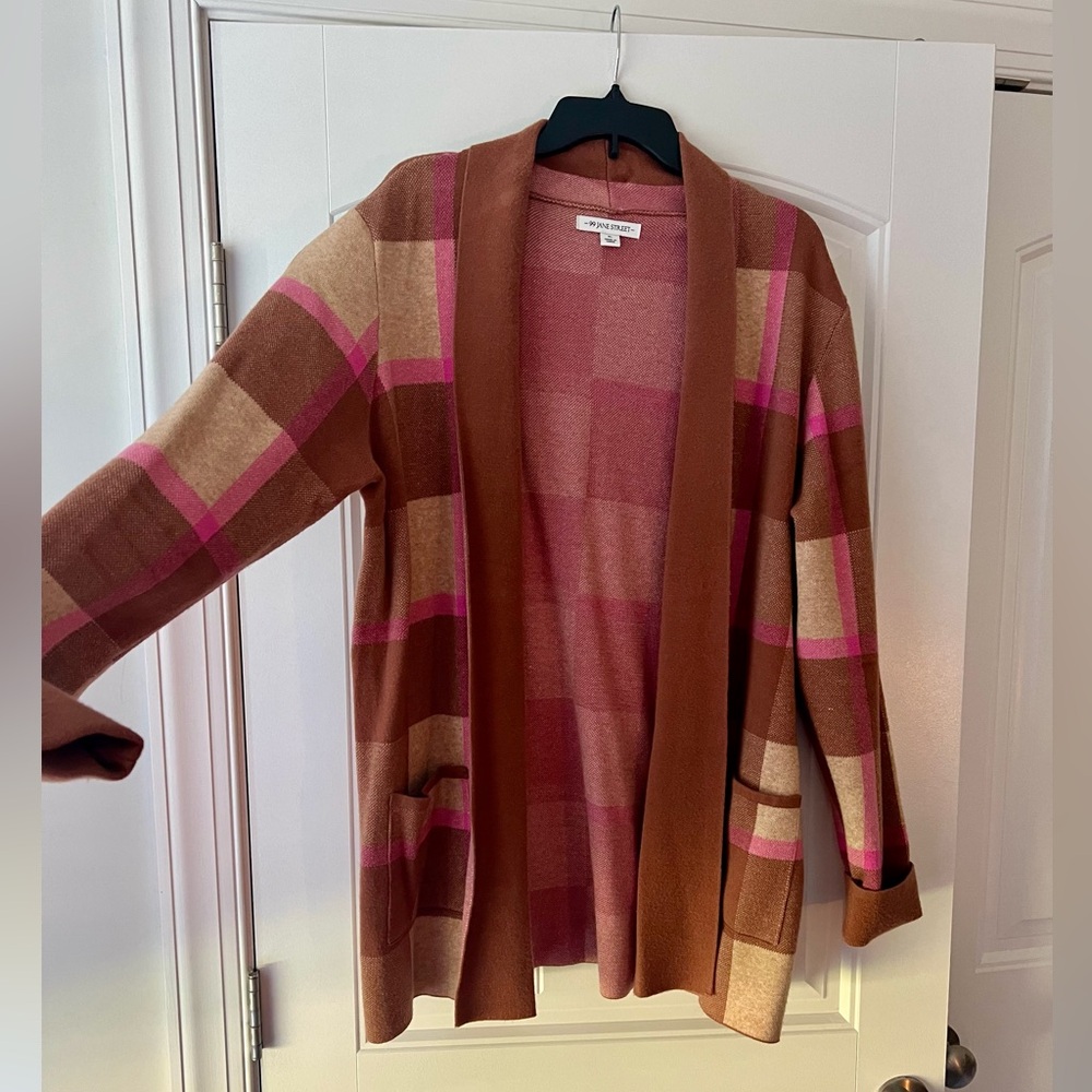 Great Fall sweater! Size xL long style with pockets